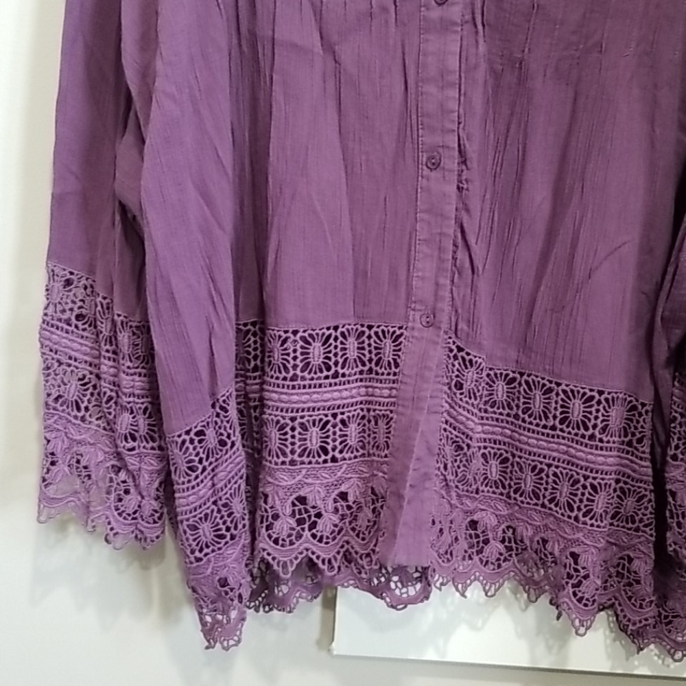 Button up blouse - Picture 2 of 2